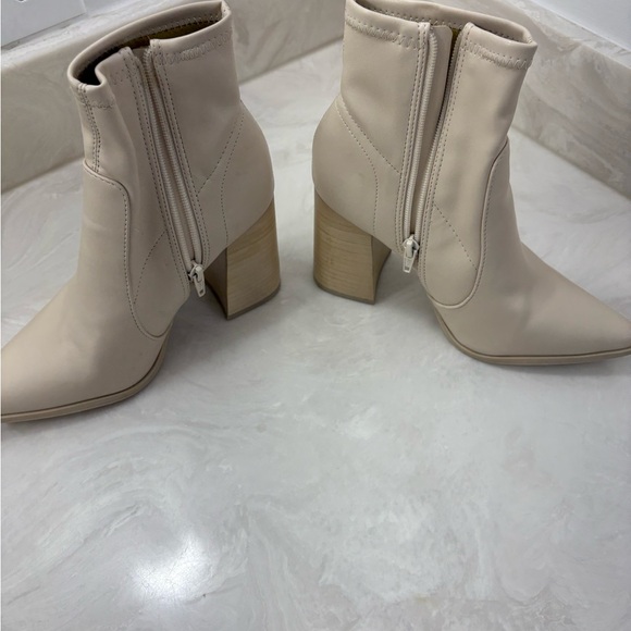 Steve Madden Touchdown Boots - Picture 3 of 4